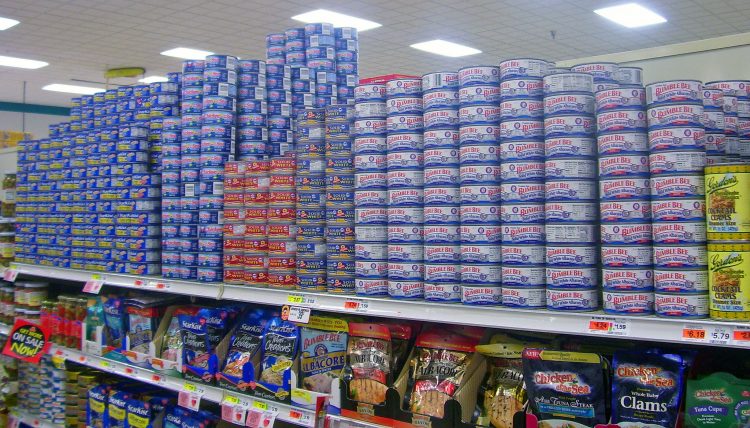 Heaps of canned tuna. English Wikipedia user Daniel Case [GFDL or CC-BY-SA-3.0], via Wikimedia Commons