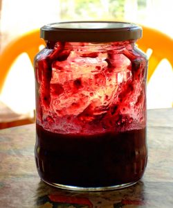 Black currant jam. By Oleg Sidorenko from Moscow, Russia (Blackcurrant jamUploaded by Yarl) [CC BY 2.0], via Wikimedia Commons