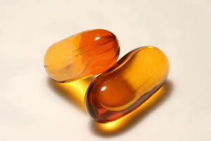 Fish oil capsules. By Marco AlmbauerEnglish: Please report references to marco.almbauergmail.com.Deutsch (Own work) [CC BY-SA 4.0], via Wikimedia Commons