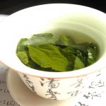 1024px-Tea_leaves_steeping_in_a_zhong_čaj_05