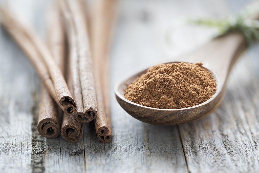 cinnamon bark and powder spice